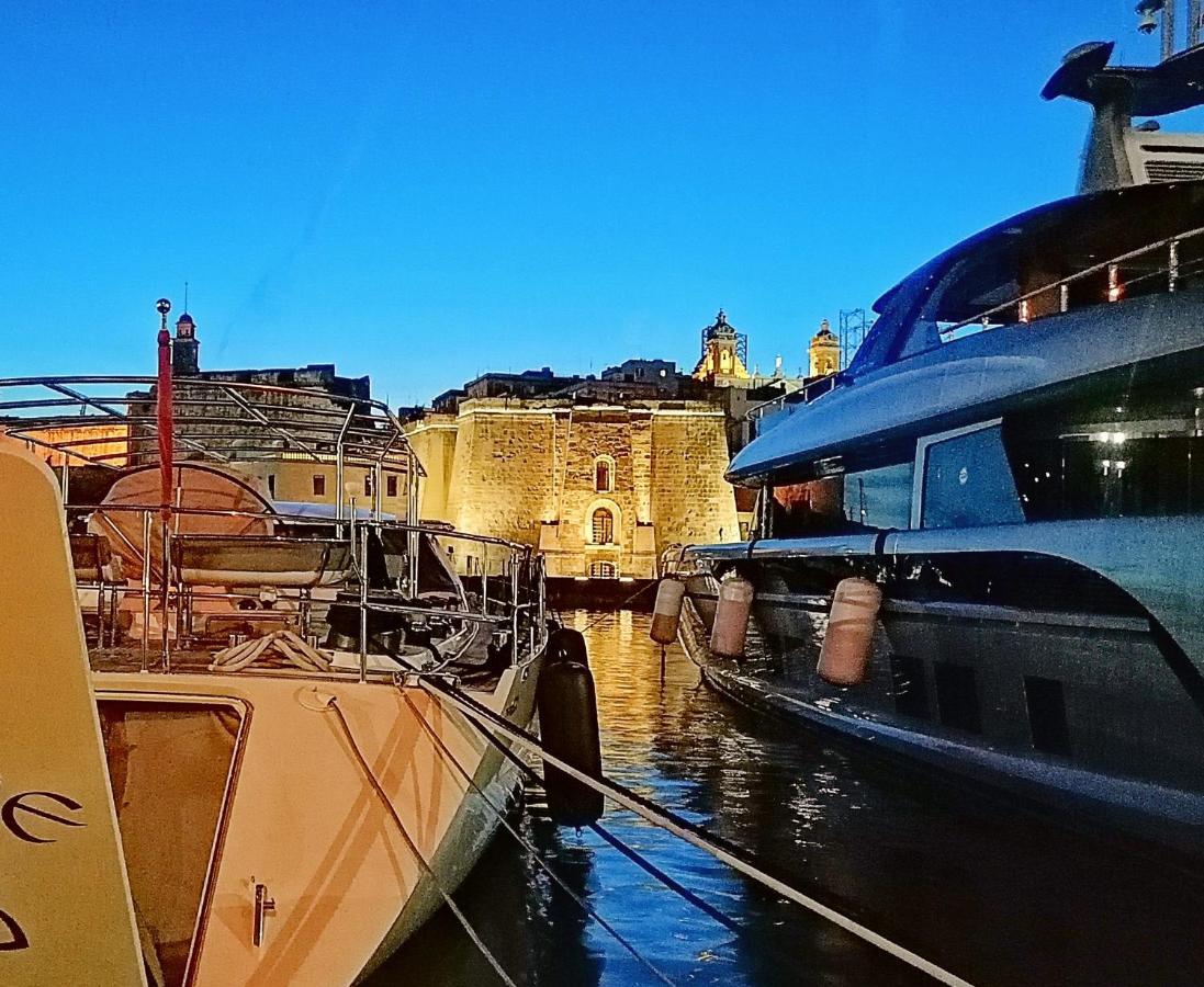 Vittoriosa' Seafront 2 Bed Highly Furnished Apartment Exterior photo