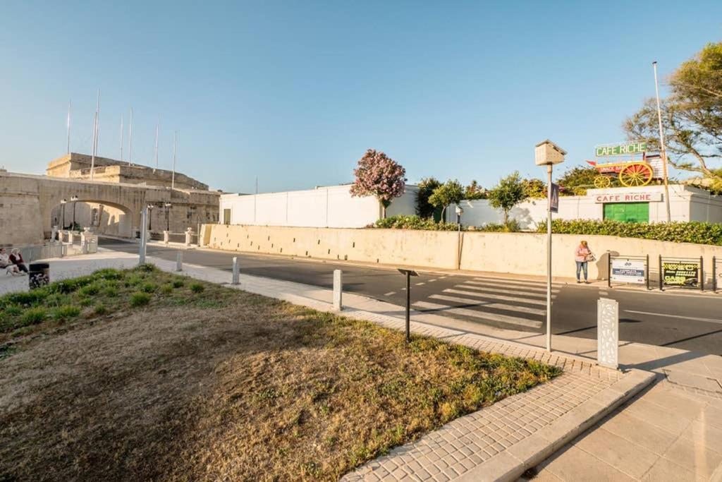 Vittoriosa' Seafront 2 Bed Highly Furnished Apartment Exterior photo