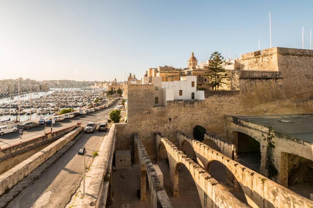 Vittoriosa' Seafront 2 Bed Highly Furnished Apartment Exterior photo
